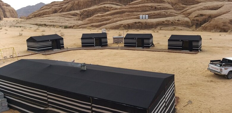 Hostal Bronze Mountains Camp