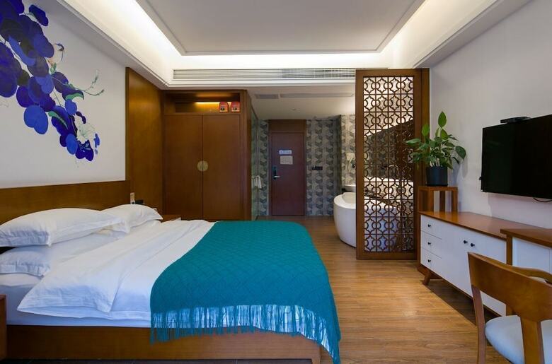 Four Seasons Themed Hotel