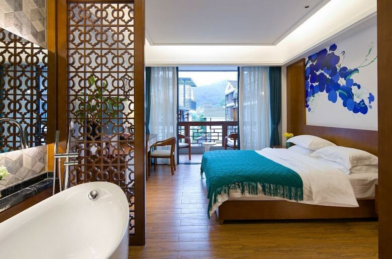 Four Seasons Themed Hotel