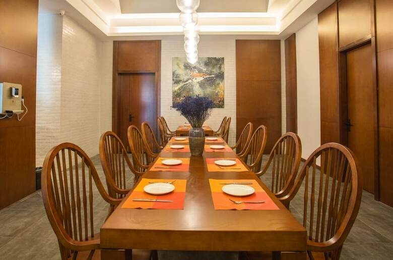 Four Seasons Themed Hotel