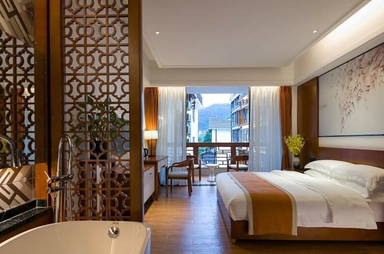 Four Seasons Themed Hotel