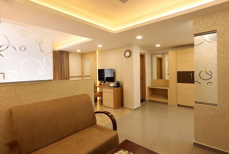 Hotel Flora Charishma Residency Aluva