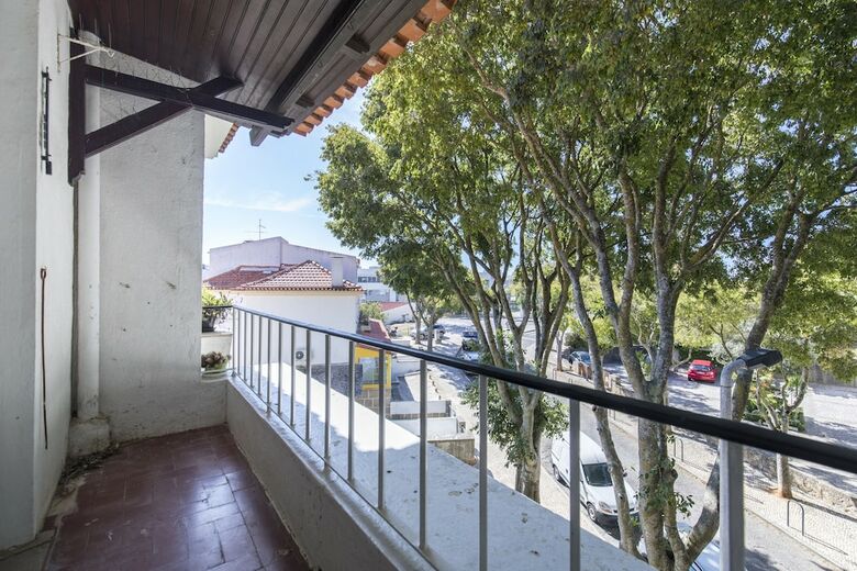 Rustic Seaview Apartment In Cascais