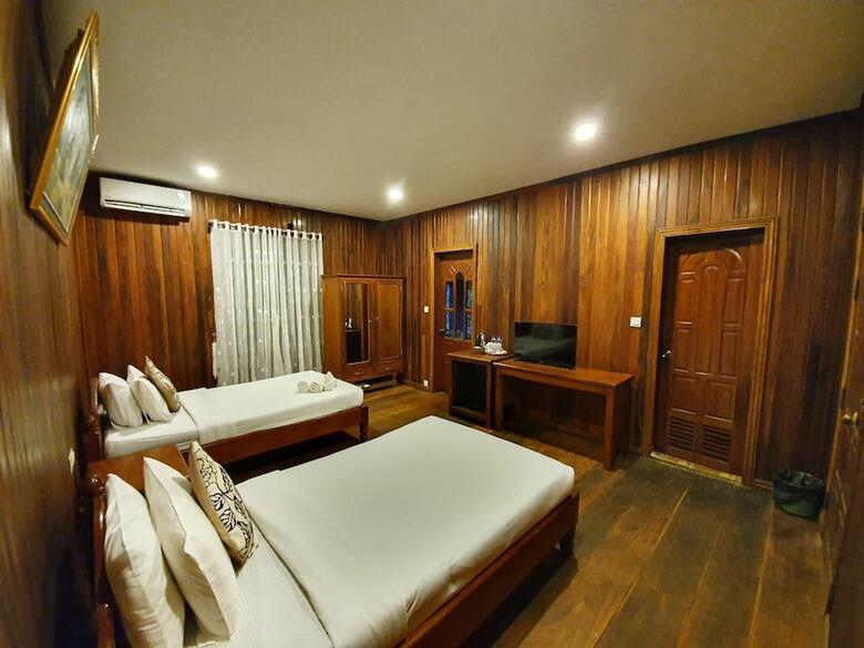 Sam Moon's Hotel Angkor Wooden House
