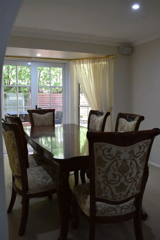 Apartamentos Idyllic & Spacious Family Home
