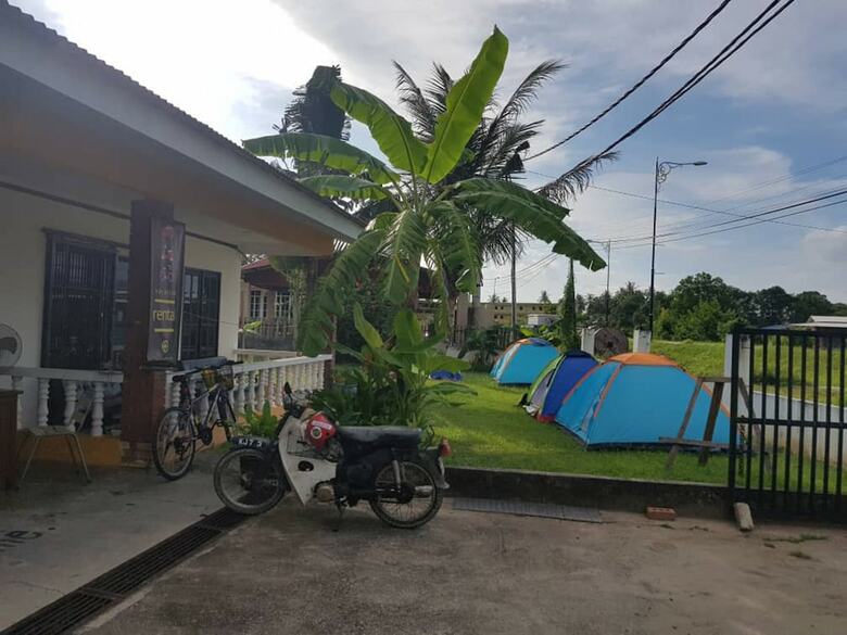 Hostal Bobi's Cafe & Lodge Cenang Beach