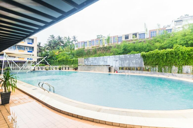 Oyo 2065 Holly Sentosa Hotel