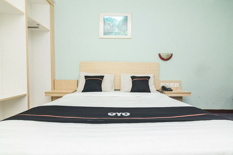 Oyo 2065 Holly Sentosa Hotel