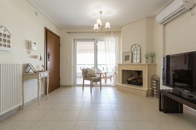 New Stylish Apartment With Sea View
