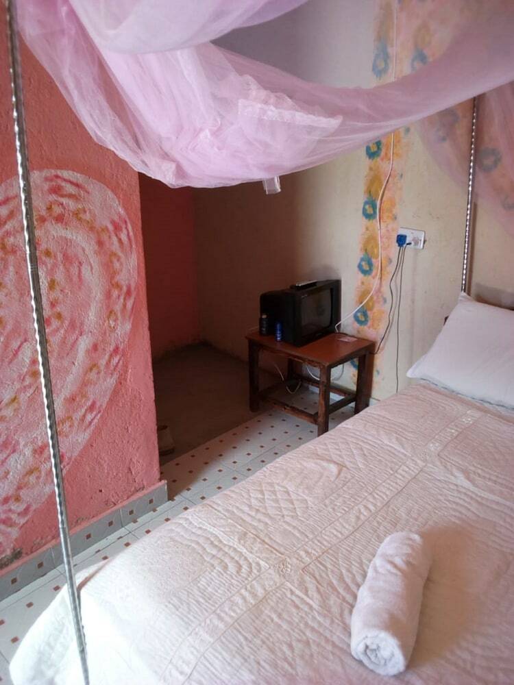 Enkishomi Hotel