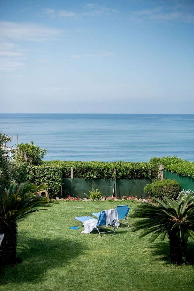 Villa Oikia Eleanthi - Beachfront Garden Home