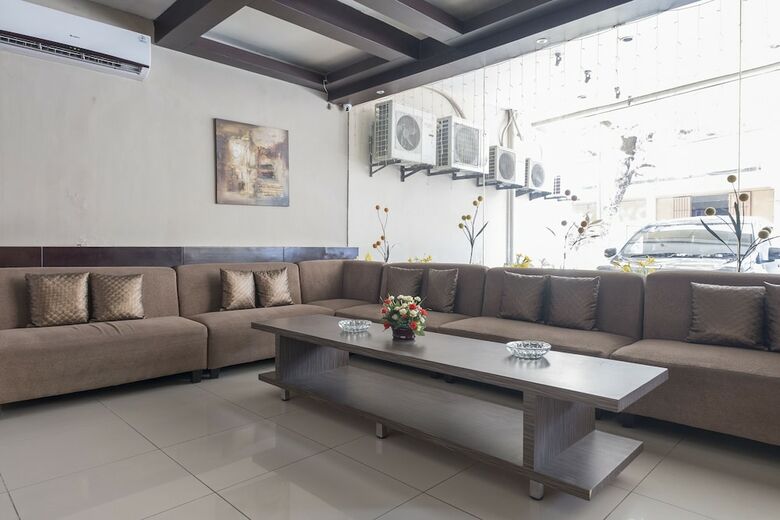 Oyo 1679 Hotel Century Makassar