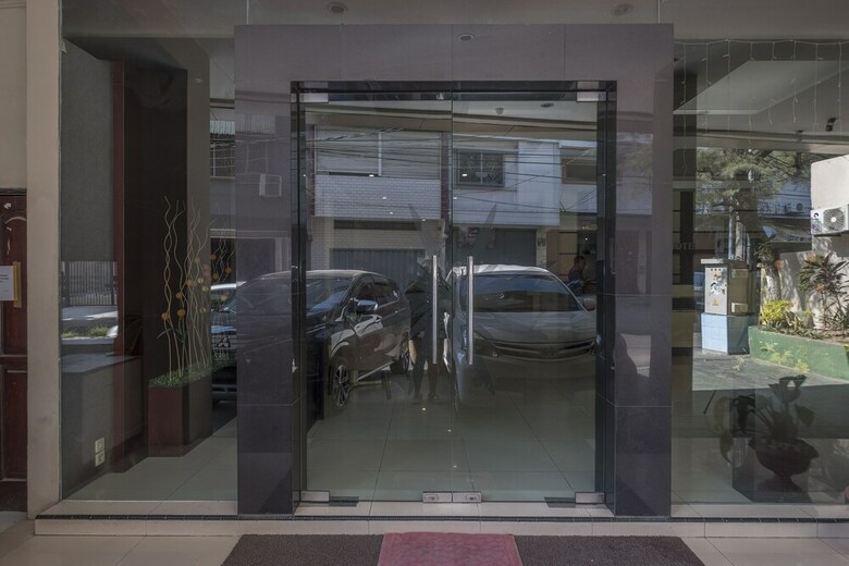 Oyo 1679 Hotel Century Makassar