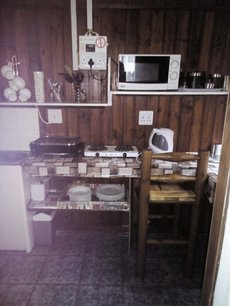 Hotel Reggies Guest Rooms