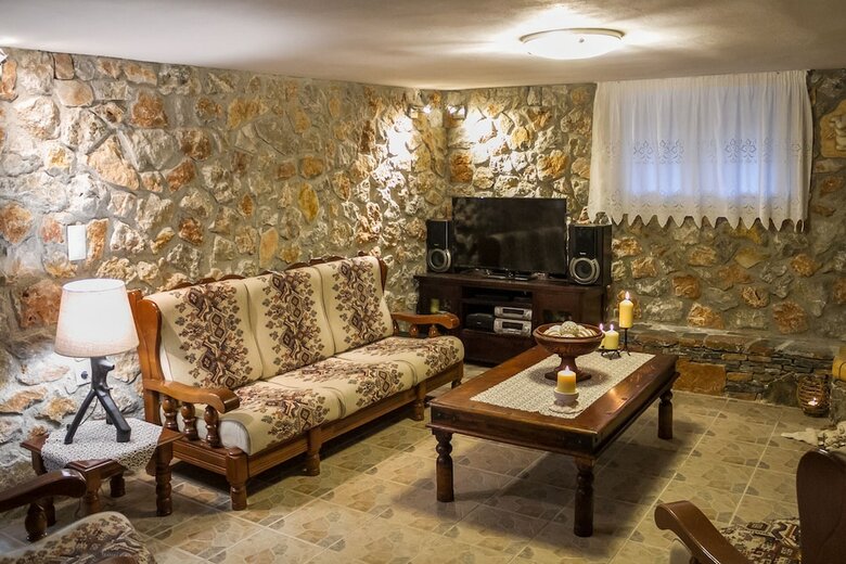 Spacious Home With Garden In Marathonas