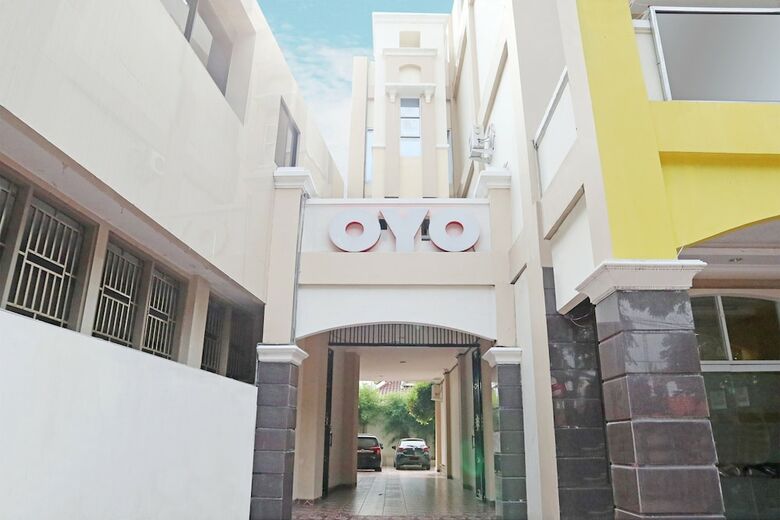 Hotel Oyo 1649 Grya Lavinsa