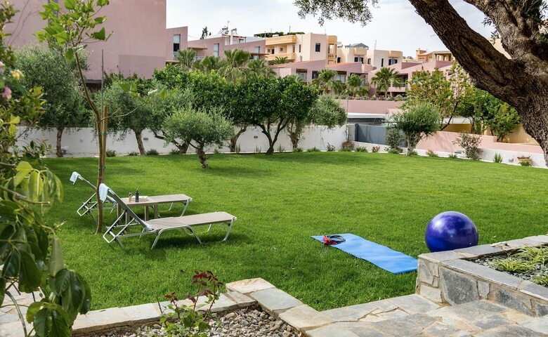 Stylish Summer Home With Gardens, Steps From Beach