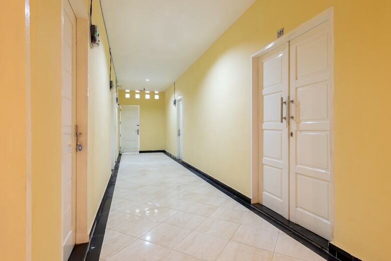 Hotel Oyo 1400 Barat Residence