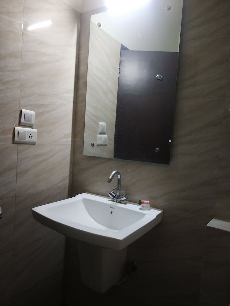 Hotel Adb Rooms Glance Inn Laxmi Nagar