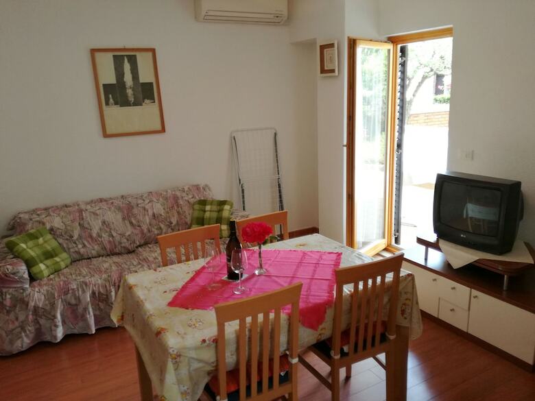Apartments Cerin