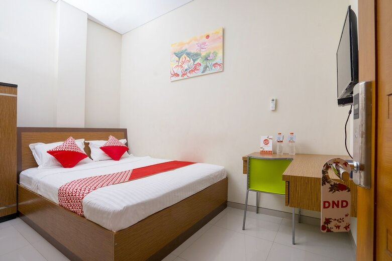 Hotel Oyo 1761 Pondok Indah Rumah Kost