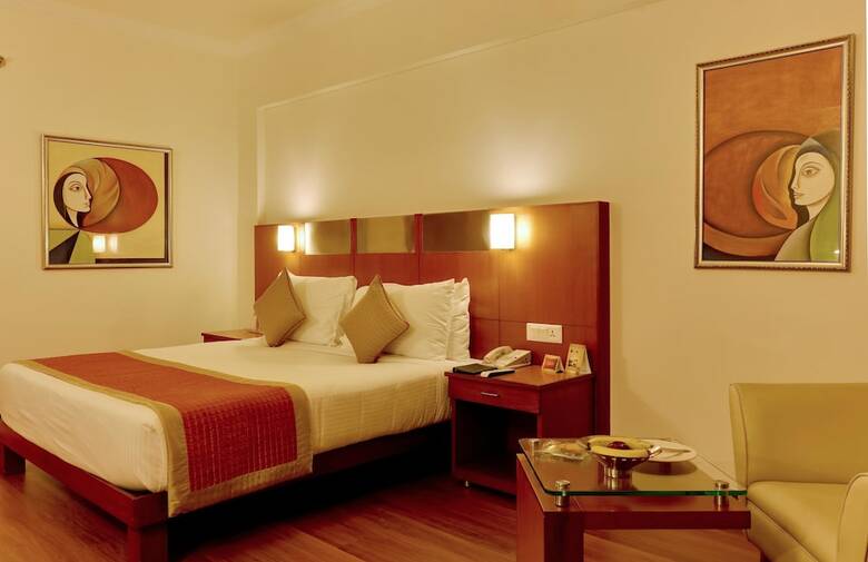 Hotel The Suryaa New Delhi
