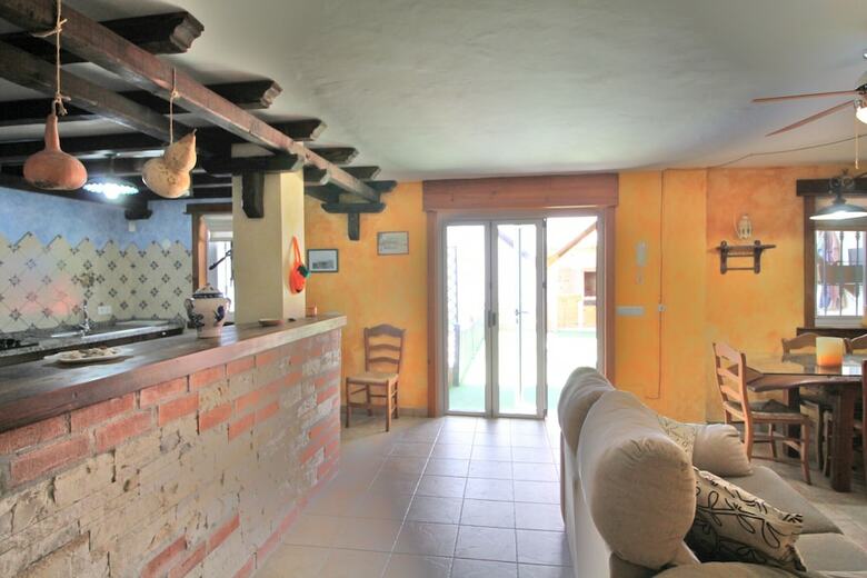 1096 Villa Mirto