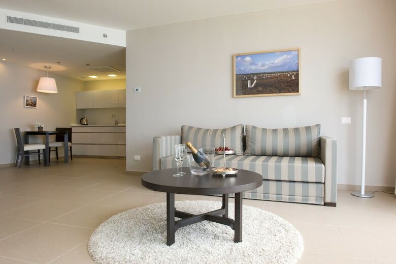 Ramada Hotel & Suites By Wyndham Netanya