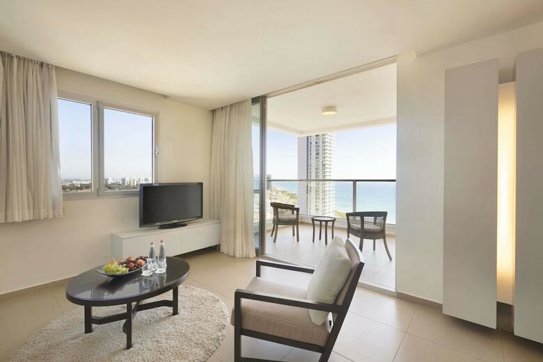 Ramada Hotel & Suites By Wyndham Netanya