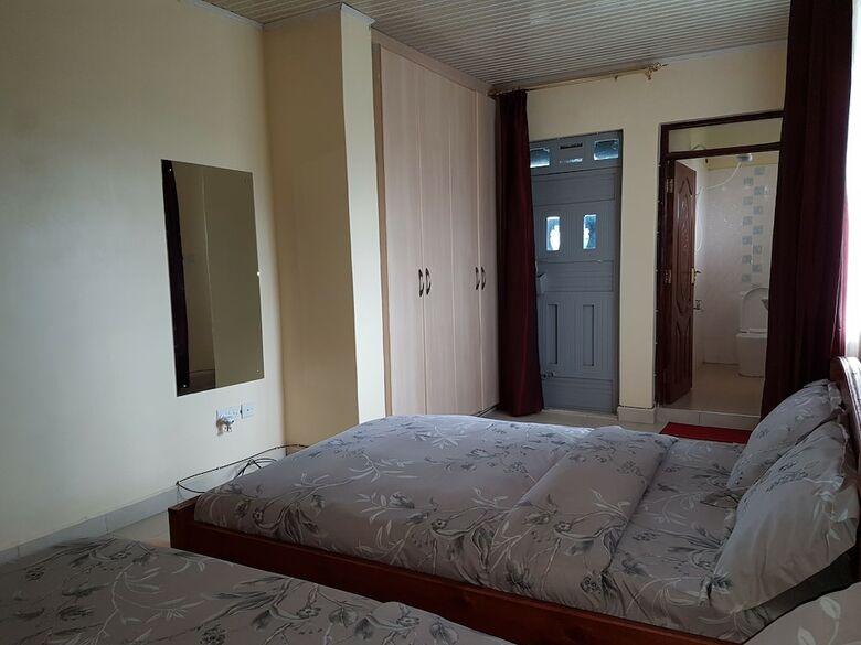 Hostal Maggys Airport Guest House - Hostel