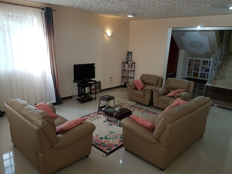 Hostal Maggys Airport Guest House - Hostel