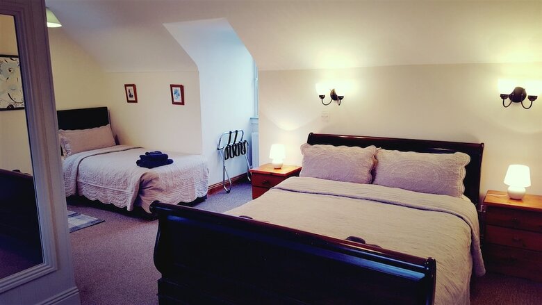 Bed & Breakfast Creamery Cross House