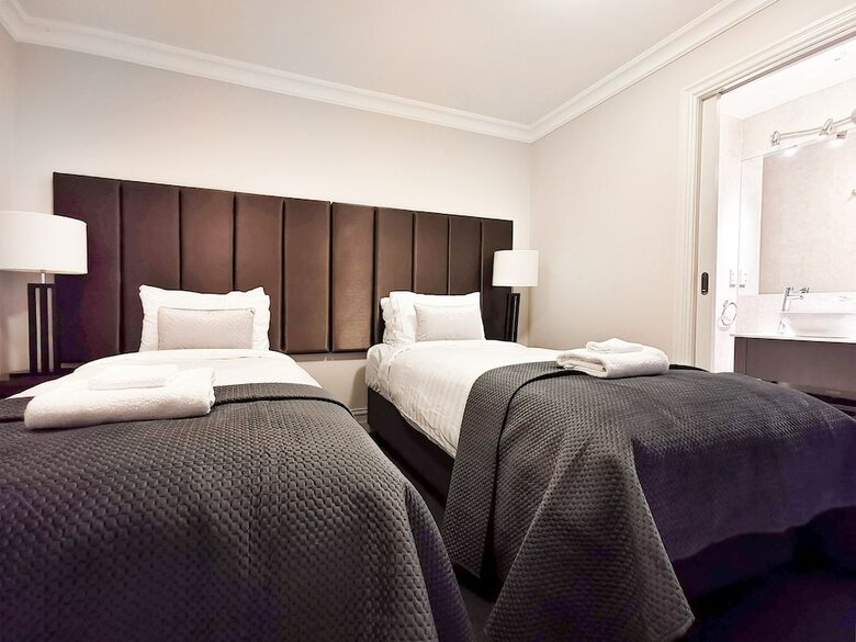 The Beacon - 2 Bedroom Luxe Apartment