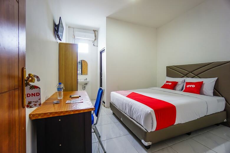 Hostal Oyo 1693 Edward Residence Malalayang