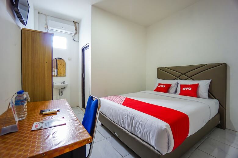 Hostal Oyo 1693 Edward Residence Malalayang