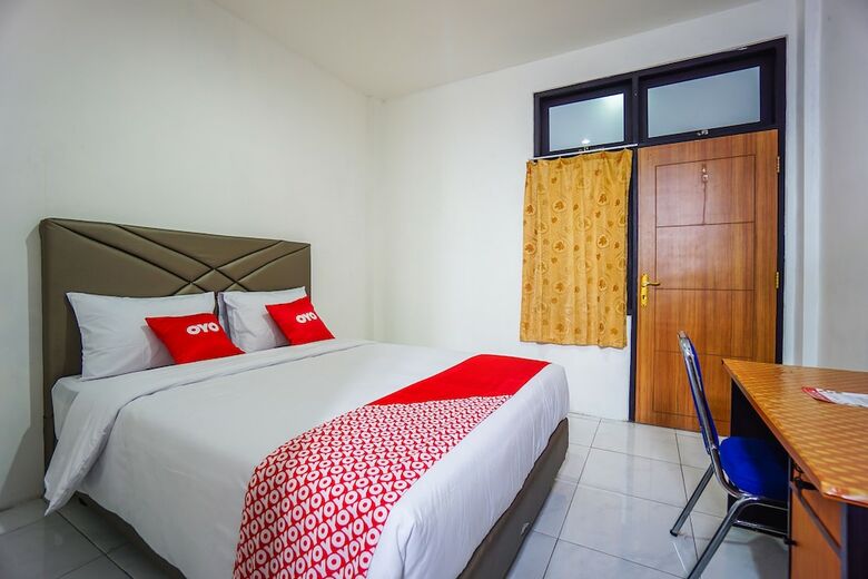 Hostal Oyo 1693 Edward Residence Malalayang