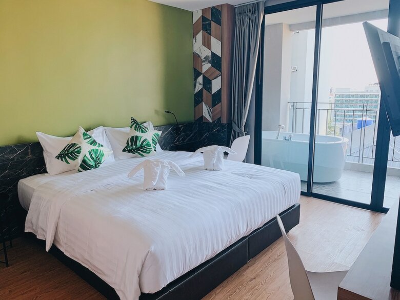 Hotel Sky Wave Patong