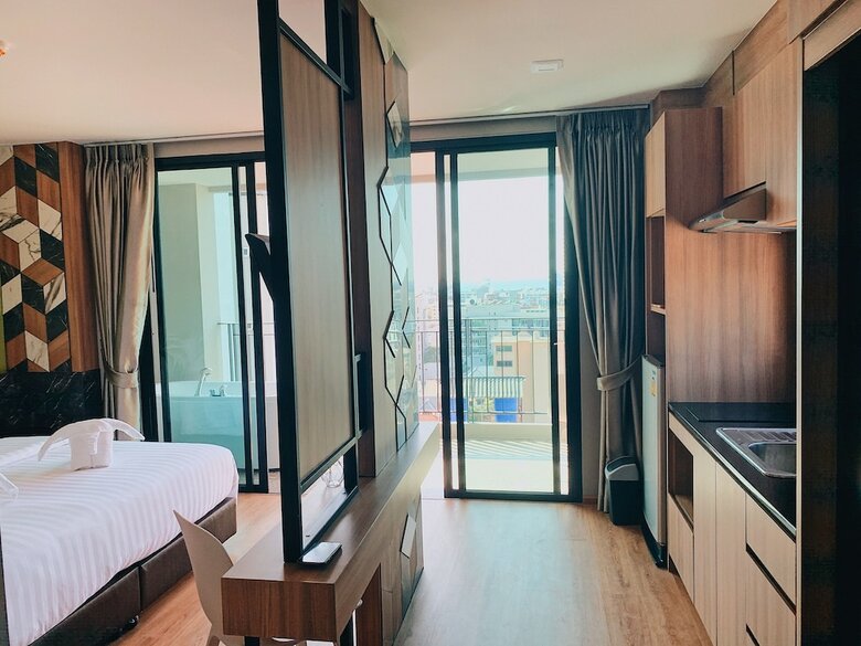 Hotel Sky Wave Patong