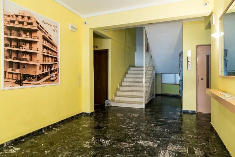 2 Bedroom Apartment Near The Metro