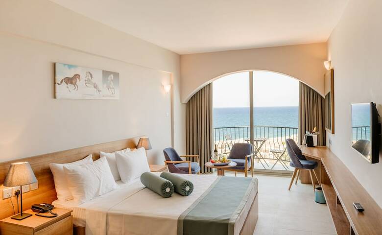 Olivia Palm Hotel
