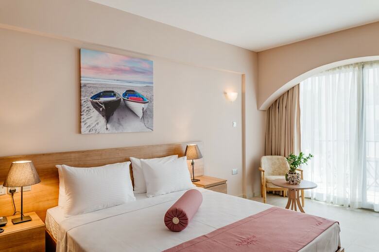 Olivia Palm Hotel