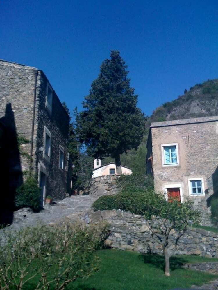 Residencia Set In Liguria Mountains