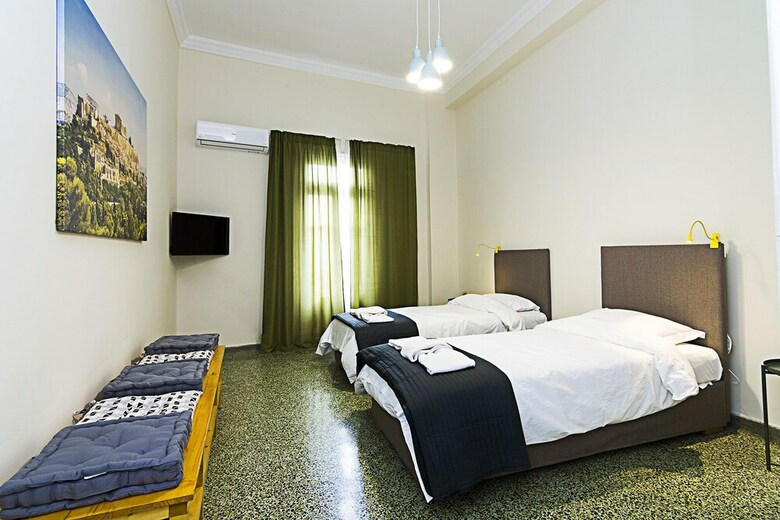 Hippy Decorated 2 Bedrooms Apartment
