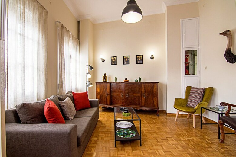 Hippy Decorated 2 Bedrooms Apartment
