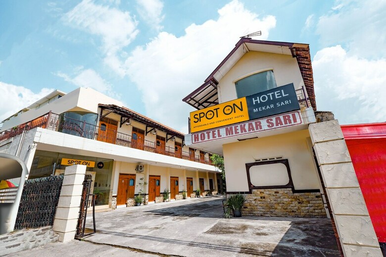 Hostal Spot On 2011 Hotel Mekar Sari