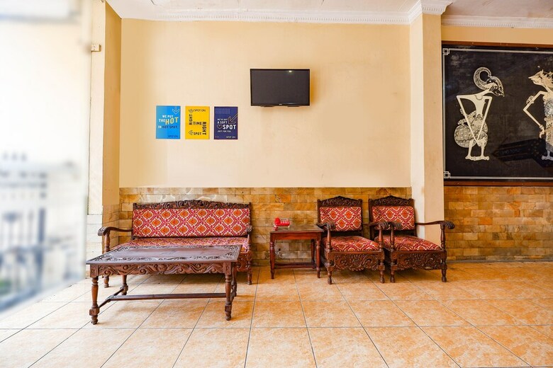 Hostal Spot On 2011 Hotel Mekar Sari