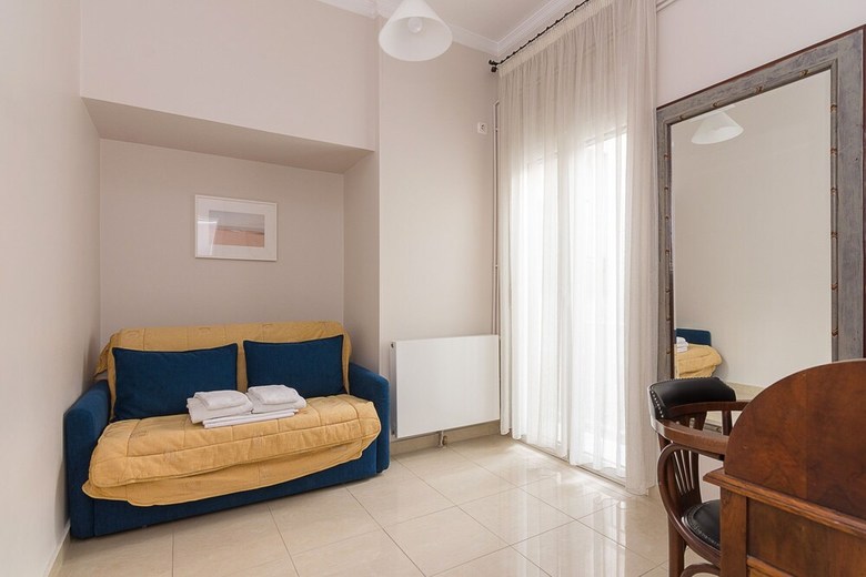 Spacious 3 Bedroom Apartment In Thessio
