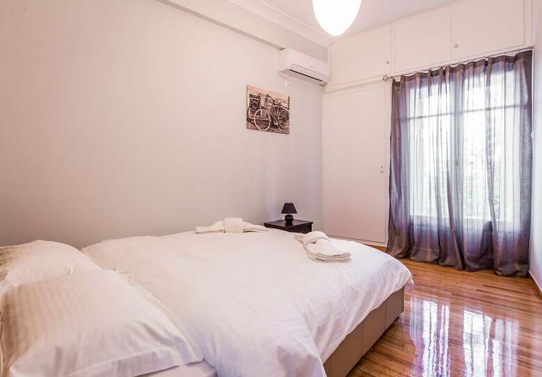 Adorable Apartment Under Acropolis