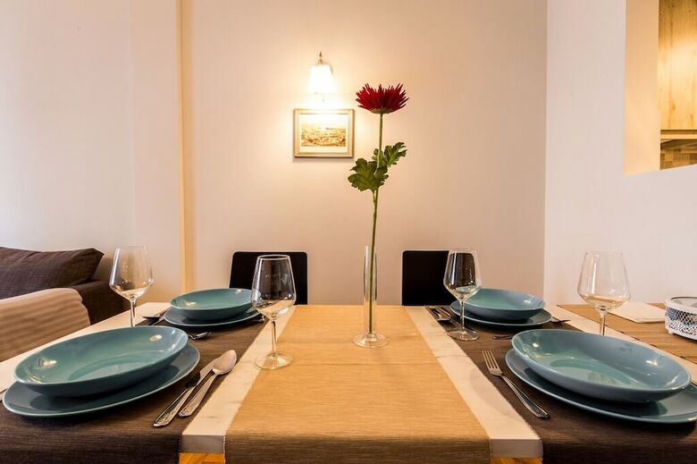 Adorable Apartment Under Acropolis