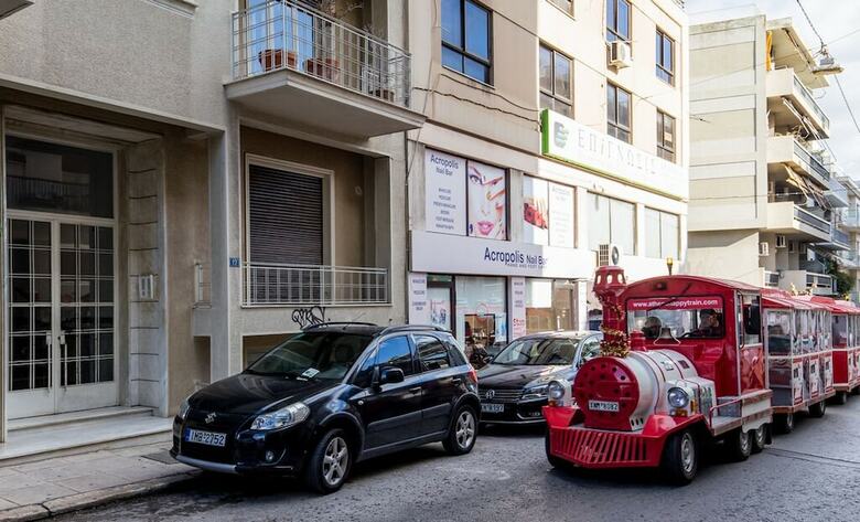Adorable Apartment Under Acropolis
